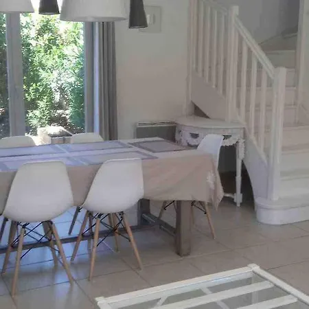 Bastide Au Pieds Des Alpilles St Remy De Provence Piscine Partagee Dans Villa *
